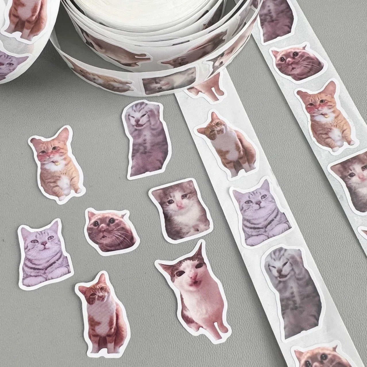 500PCS/Roll Cat Meme Stickers 7 Styles Funny Cat Stickers Cute Animal Decals Vinyl Waterproof Sticker for Scrapbooking DIY