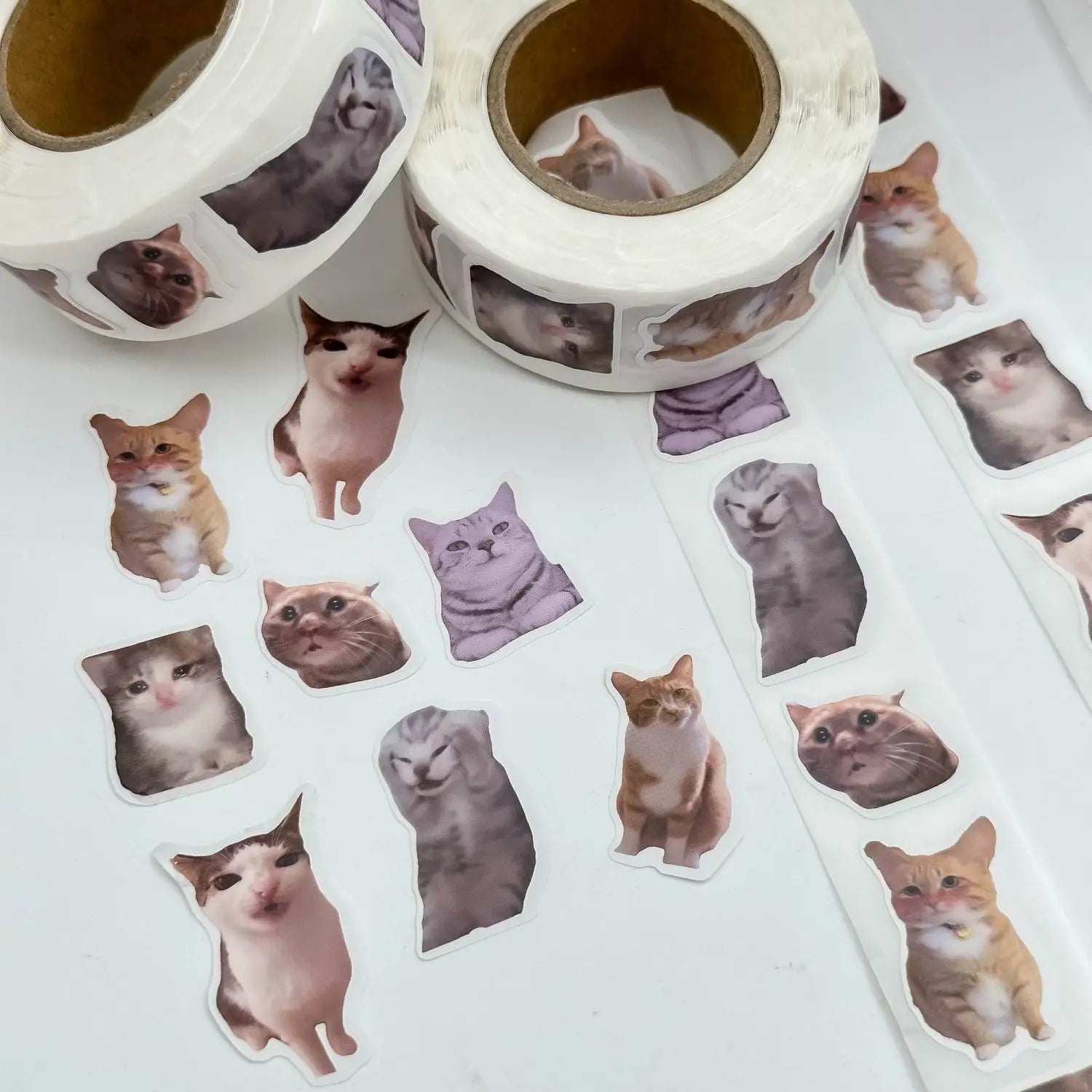 500PCS/Roll Cat Meme Stickers 7 Styles Funny Cat Stickers Cute Animal Decals Vinyl Waterproof Sticker for Scrapbooking DIY