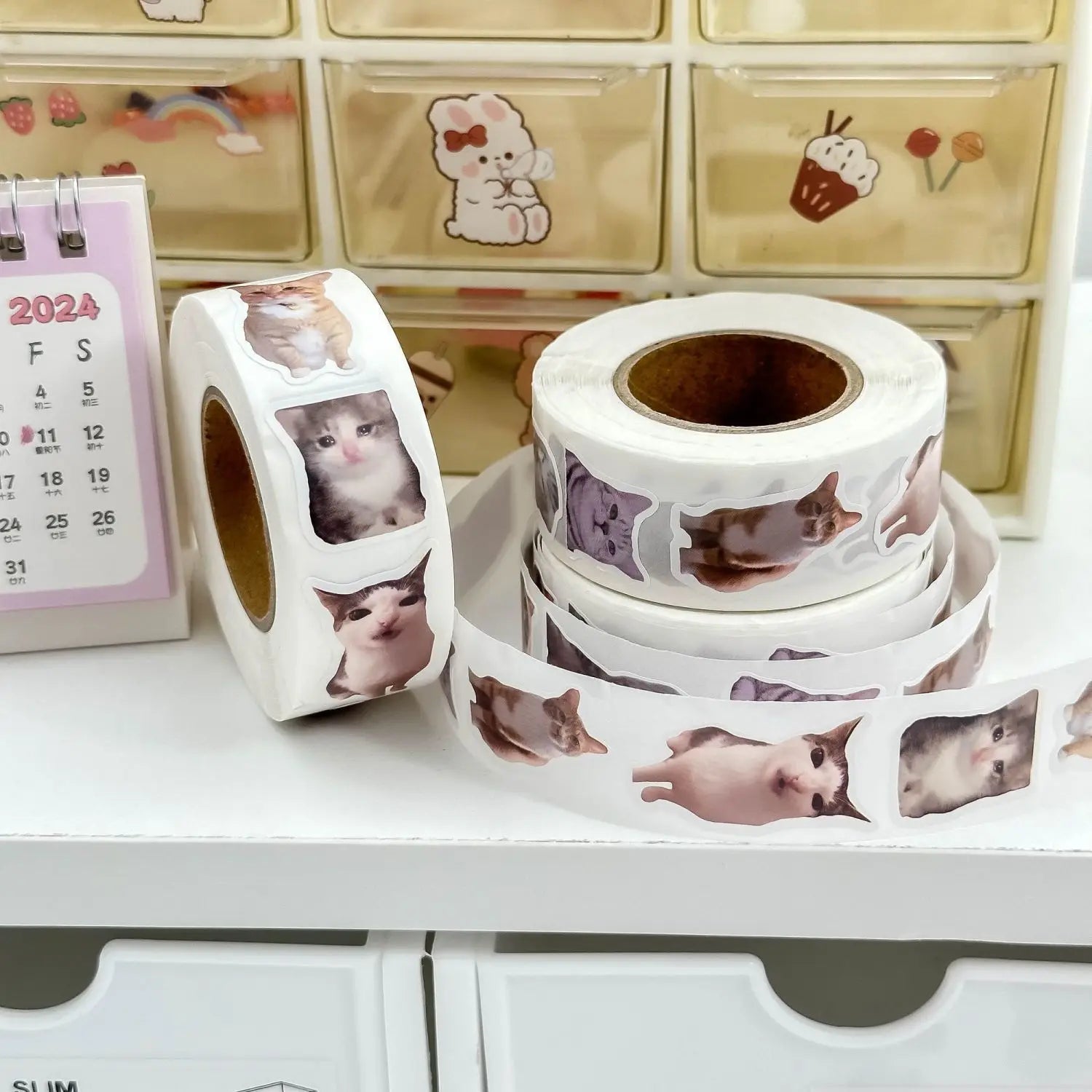 500PCS/Roll Cat Meme Stickers 7 Styles Funny Cat Stickers Cute Animal Decals Vinyl Waterproof Sticker for Scrapbooking DIY